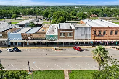 521 E Davis Street, Luling, TX 78648 - Photo 18