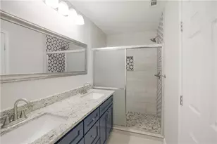 214 Lizzie St, Taylor, TX 76574 - Photo 10
