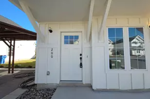 2002 W 2nd St, Taylor, TX 76574 - Photo 2