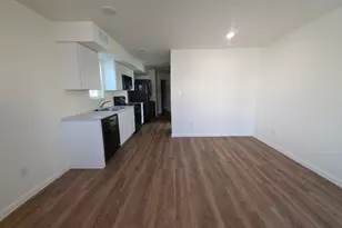 2002 W 2nd St, Taylor, TX 76574 - Photo 4