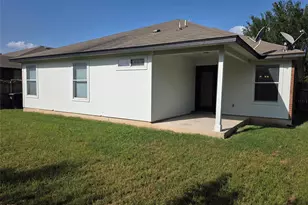 319 Riverwalk Dr, Hutto, TX 78634 - Photo 2