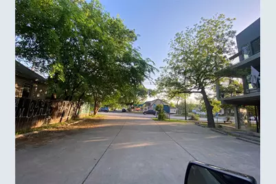 1613 E 7th Street, Austin, TX 78702 - Photo 2