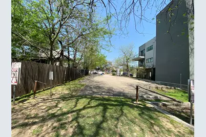 1613 E 7th Street, Austin, TX 78702 - Photo 1