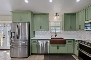 301 N 8th St, Jarrell, TX 76537 - Photo 14