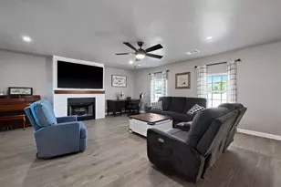 301 N 8th St, Jarrell, TX 76537 - Photo 6