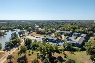 1209 Vance St, Taylor, TX 76574 - Photo 2