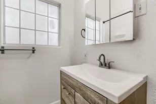 909 Chote Ave, Austin, TX 78702 - Photo 14