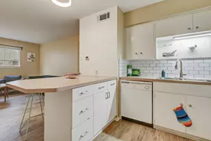 803 W 28th St, Austin, TX 78705 - Photo 6
