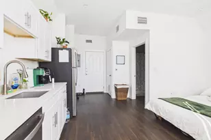 1010 W 26th St, Austin, TX 78705 - Photo 4