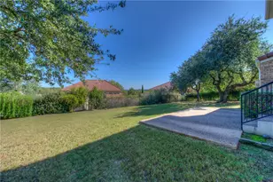 11209 Woodland Hills Trail, Austin, TX 78732 - Photo 18