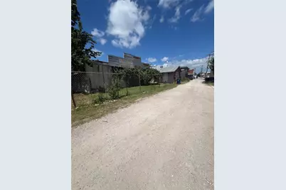 239 E Vaughn Street, Bertram, TX 78605 - Photo 6