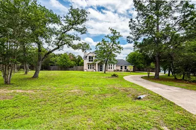 171 N Pin Oak Crossing, Elgin, TX 78621 - Photo 2
