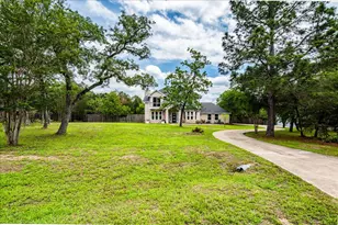 171 N Pin Oak Crossing, Elgin, TX 78621 - Photo 2