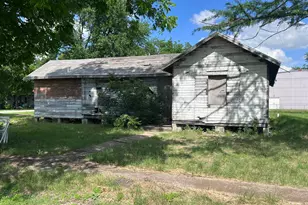 241 N Lucy St, Bartlett, TX 76511 - Photo 6