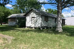 241 N Lucy St, Bartlett, TX 76511 - Photo 4