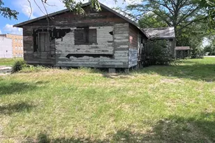 241 N Lucy St, Bartlett, TX 76511 - Photo 2