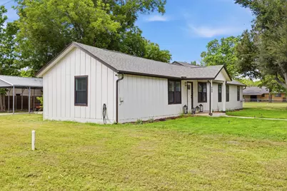 404 E Wolf Street, Granger, TX 76530 - Photo 2