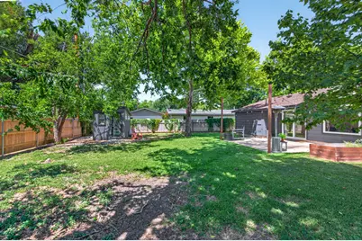 1411 Gilmore Street, Taylor, TX 76574 - Photo 32