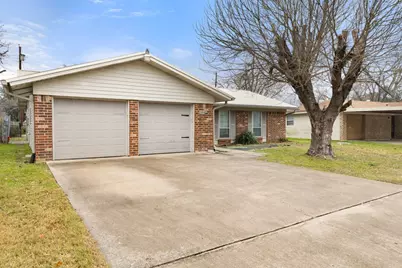2204 Smith Avenue, Taylor, TX 76574 - Photo 2