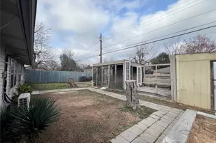 2204 Smith Ave, Taylor, TX 76574 - Photo 40