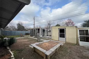 2204 Smith Ave, Taylor, TX 76574 - Photo 38