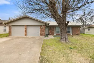 2204 Smith Ave, Taylor, TX 76574 - Photo 1