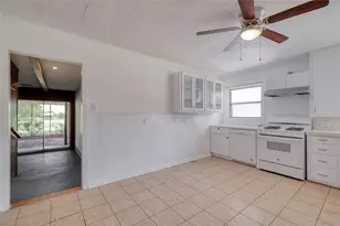 511 Sloan St, Taylor, TX 76574 - Photo 8
