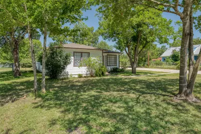 511 Sloan Street, Taylor, TX 76574 - Photo 2