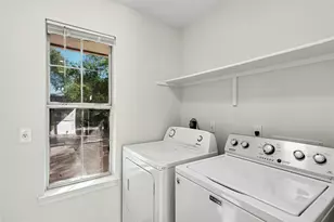 1708 E 17th St, Austin, TX 78702 - Photo 20