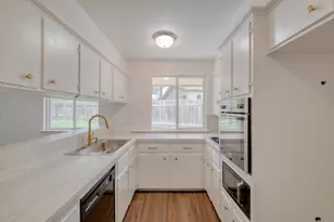 10214 Oak Hollow Dr, Austin, TX 78758 - Photo 16