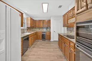 10403 Pinehurst Dr, Austin, TX 78747 - Photo 14