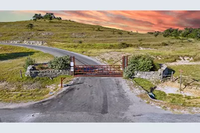 753 W Sunset Drive, Johnson City, TX 78636 - Photo 2