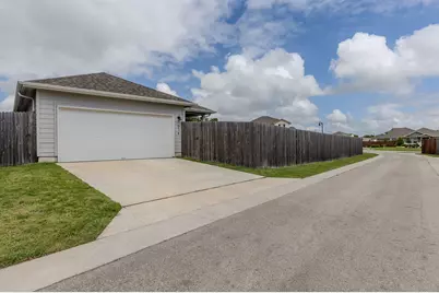 934 Main Street, Hutto, TX 78634 - Photo 28