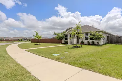 934 Main Street, Hutto, TX 78634 - Photo 2