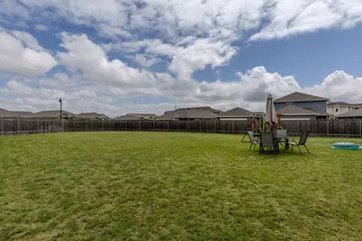 934 Main Street, Hutto, TX 78634 - Photo 32