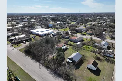 639 N Manse Avenue, Giddings, TX 78942 - Photo 8