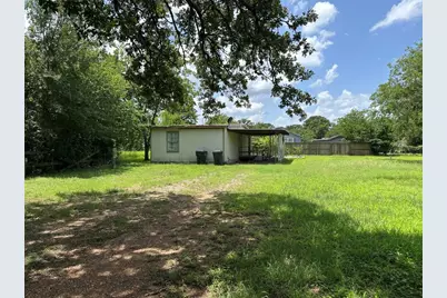 639 N Manse Avenue, Giddings, TX 78942 - Photo 2