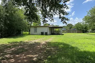 639 N Manse Ave, Giddings, TX 78942 - Photo 2