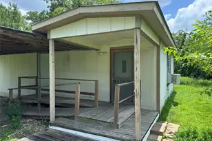 639 N Manse Ave, Giddings, TX 78942 - Photo 4