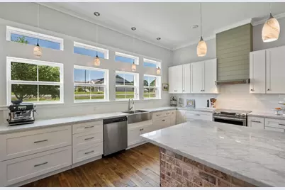 539 Elm Street, New Ulm, TX 78950 - Photo 2