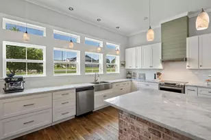 539 Elm St, New Ulm, TX 78950 - Photo 2