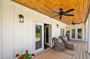 539 Elm St, New Ulm, TX 78950 - Photo 16