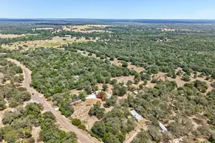 664 Hidden Oaks Dr, Elgin, TX 78621 - Photo 8