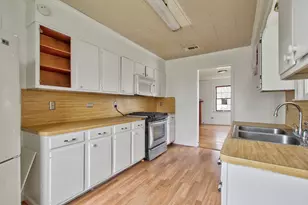 921 W 5th St, Taylor, TX 76574 - Photo 8