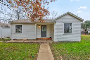 921 W 5th St, Taylor, TX 76574 - Photo 1