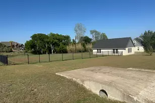 205 Morningside Cir, Hutto, TX 78634 - Photo 6