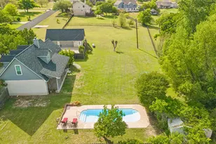 205 Morningside Cir, Hutto, TX 78634 - Photo 2