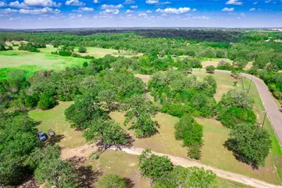 499 Hidden Oaks Drive, Elgin, TX 78621 - Photo 32