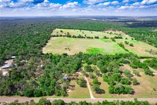 499 Hidden Oaks Dr, Elgin, TX 78621 - Photo 36
