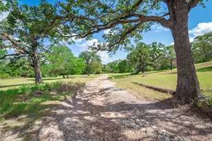 499 Hidden Oaks Dr, Elgin, TX 78621 - Photo 2